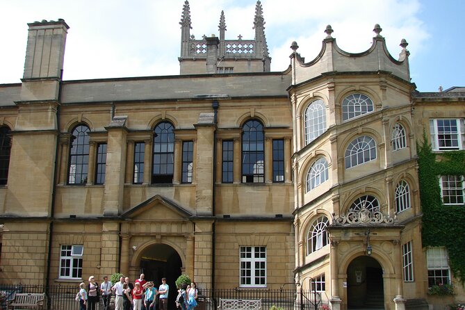 1.5-hour Oxford City and University Walking Tour - Walking Comfort In Oxford: Shoes And Weather Layers