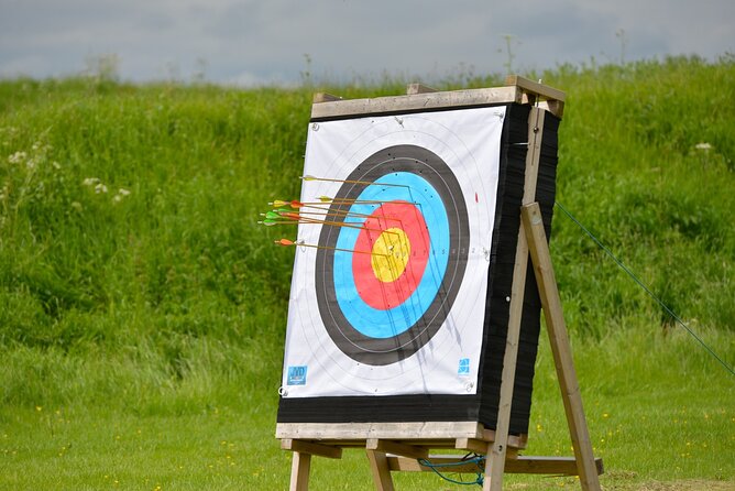 1 Hour Archery Session in Warwick - Recurve Longbow Details: What You’re Actually Shooting