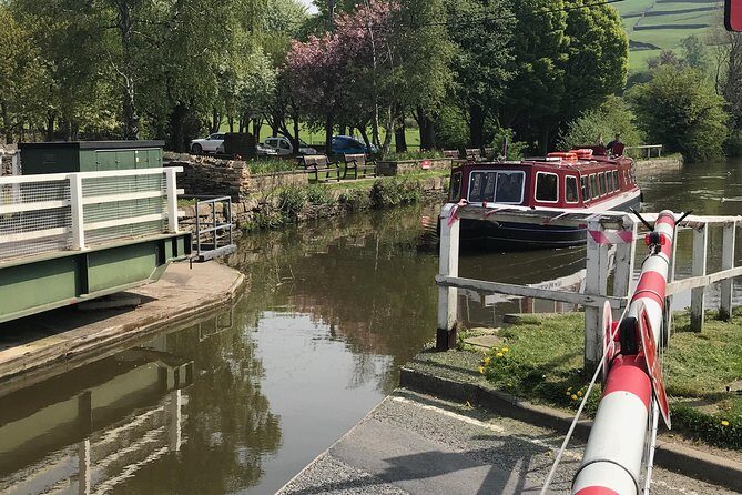 1-Hour Public Cruise - What you’ll see along the canal near Aireville Park