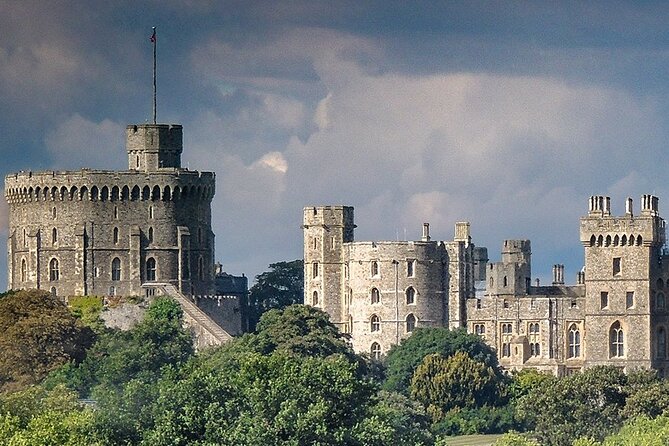 1,000 Years of Royal History from Windsor to Eton: A Self-Guided Audio Tour - Windsor’s royal markers: Victoria, Theatre Royal, and King George V