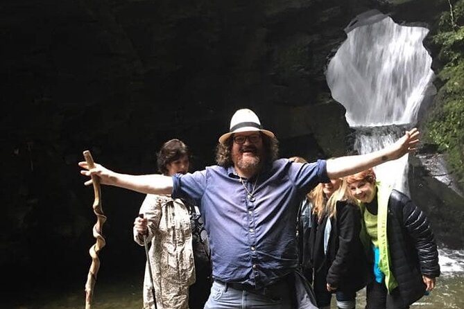 2-Day Tour of King Arthur's Cornwall in Tintagel, Boscastle and Dartmoor from Glastonbury - Stop 1: Tintagel town and Merlin’s Cave visualization