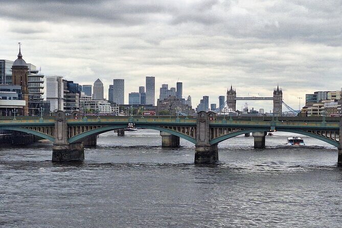 2 Hour Big Ben to Borough Market Walking Tour - Thames River Walk: The “Follow the Turns” Hour
