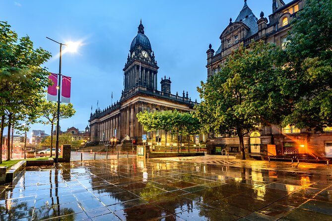 2 Hour Leeds Highlights Walking Tour - Park Square and Millennium Square: Georgian calm, then public space energy