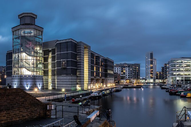 2 Hour Leeds Highlights Walking Tour - Meeting at City Square: timing, pace, and what to expect