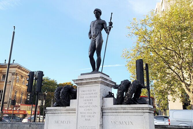 2 Hour Walking Tour from Buckingham Palace to Big Ben - St James’s Palace and the oldest layers of Tudor power