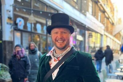 2 Hours Rock and Roll Historical Walking Tour in London - Starting on Regent Street: easy to find, easy to settle in