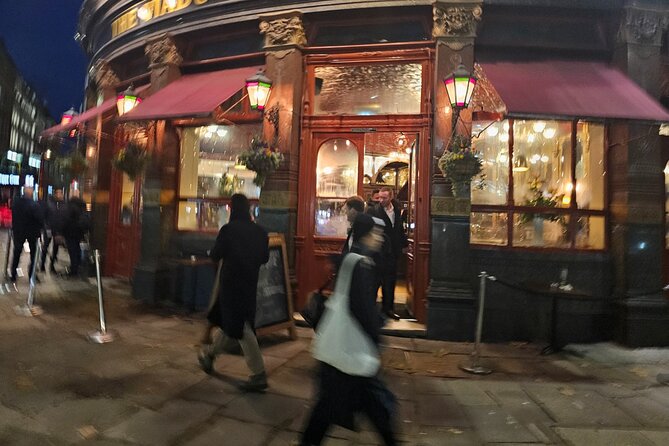 3-Hour Historic Pub Experience in London - St Etheldreda’s Church area: Henry VIII workers and a quieter watering hole