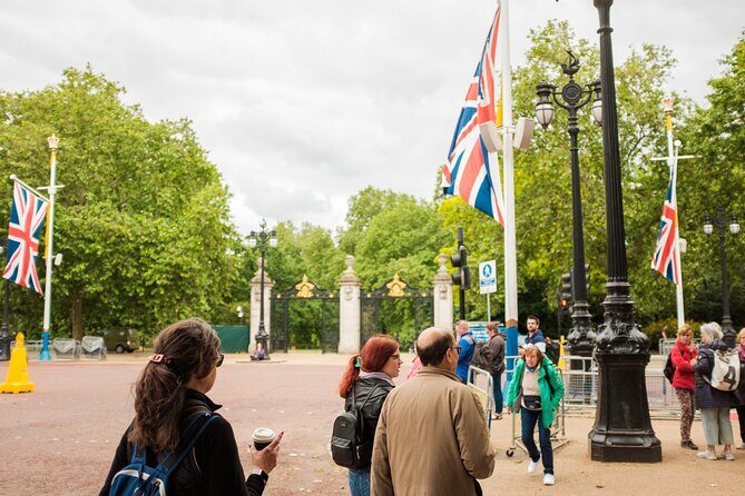 3-Hour Private Guided Walking Tour of London - St. James’s Park: a free reset with animals and space