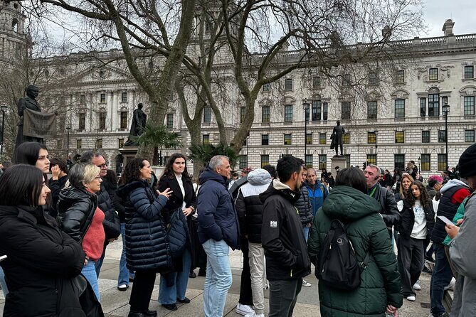 30 Major London Attractions Walking Tour With Photos - Starting at Green Park Station: a calm kickoff you can actually enjoy