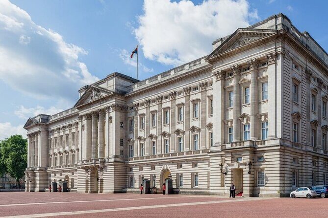 4-Hour Private Guided Tour of London on a Classic Itinerary - Covent Garden for markets and opera-house energy