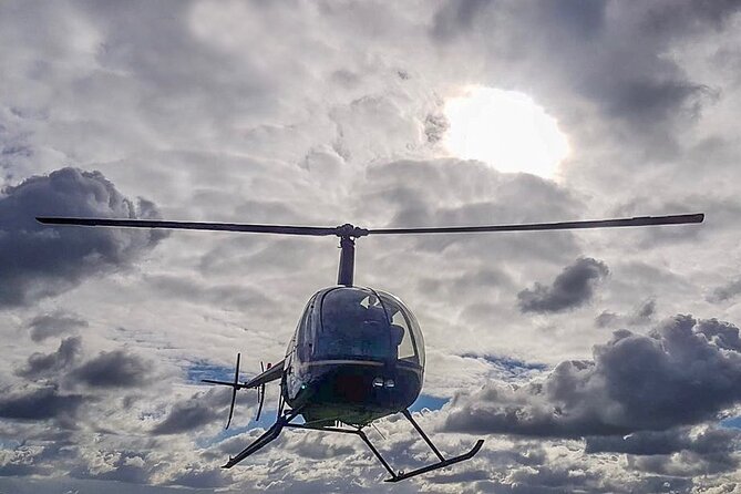 40 minute Helicopter Explorer Trial Lesson - Stop 1: Surrey Countryside Meets a Working Airfield