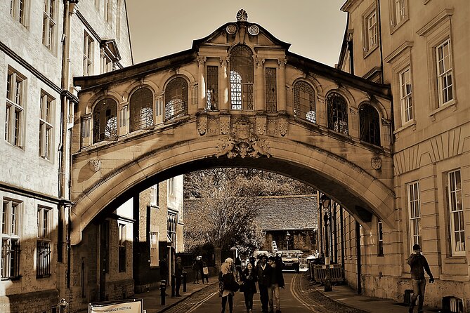 90 Minute Classic Walking Tour of Oxford - Why the small group changes everything