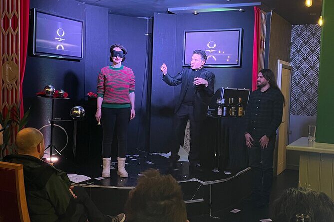 90 Minute Family Close-Up Magic and illusionism Show in Blackpool - Kids staying until 10:30pm: turning the show into a whole evening