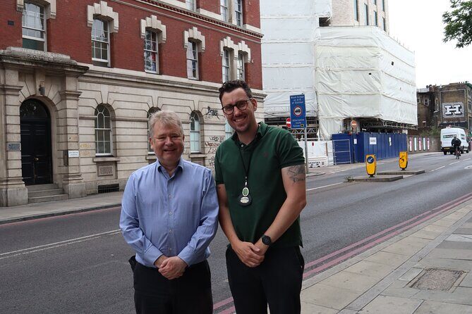 A Private VIP Jack the Ripper Black Cab Tour - Guide style that keeps the night focused (Danny’s photo approach)