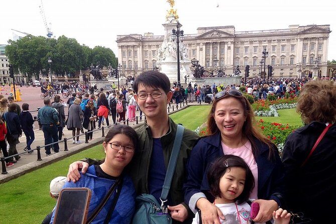 A Royal London Private Taxi Tour - Westminster Abbey for coronations and final resting places