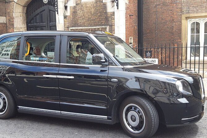 A Royal London Private Taxi Tour - Horse Guards Parade: Henry VIII jousts to Elizabeth I birthdays