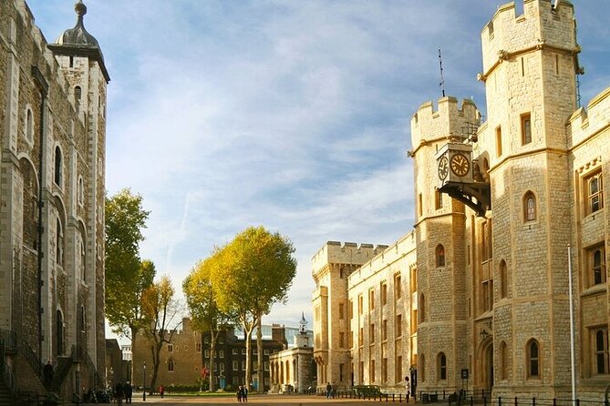 Admission Ticket to The Tower of London & Crown Jewels Exhibition - How long should you plan: 2 hours on paper vs real Tower time