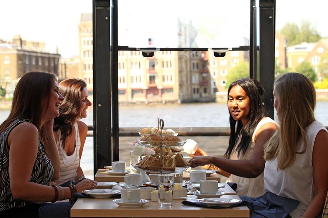 Afternoon Tea River Cruise on the Thames - Sound, commentary, and the window-view reality