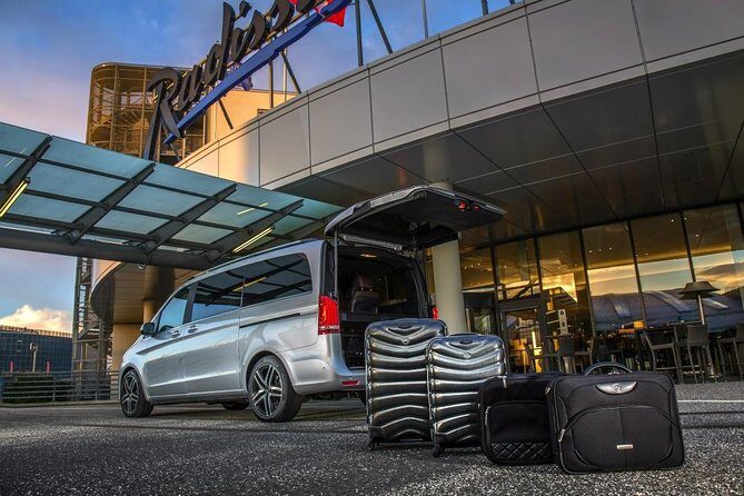 Airport Taxi Service | London Heathrow Airport to Nottinghamshire - Flight Monitoring, SMS Updates, and the Photo You Actually Need