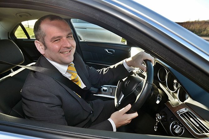 Airport Taxi Service | Nottinghamshire to London Heathrow Airport - Luxury chauffeur transfer: how it feels different from a standard taxi