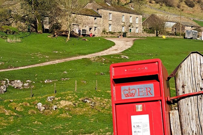 All Creatures Great and Small Tour from York - Aysgarth Falls: short stop, big photo pay-off