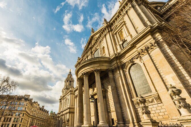 American Heritage in London 4 Hour Private Tour in a Black Cab - Trinity Square Gardens: WW2 Convoys and Real Loss