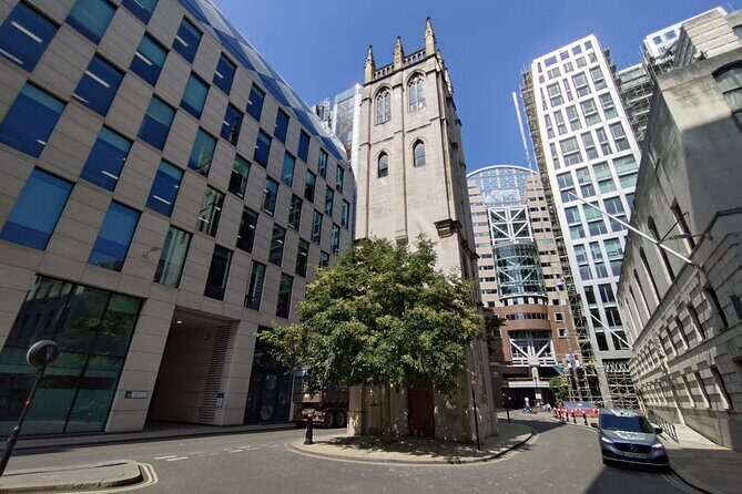 Ancient Hidden Gems in the City of London - Noble Street Roman Ruins: WW2 Turns Up Something Much Older