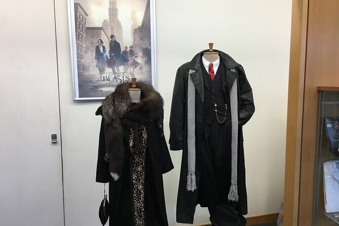Angels TV & Film Costume Tour - Why the max of 15 travelers makes a difference