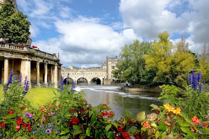 Bath and Cotswold Village Private Car Tour from London - Castle Combe option: quiet village charm with guided pointing