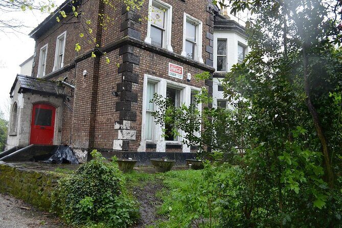 Beatles City Taxi Tours (3 hour duration) - Penny Lane: the free start that sets the tone