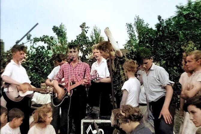 Beatles City Taxi Tours (3 hour duration) - Strawberry Field: free visitor time plus the gates photo