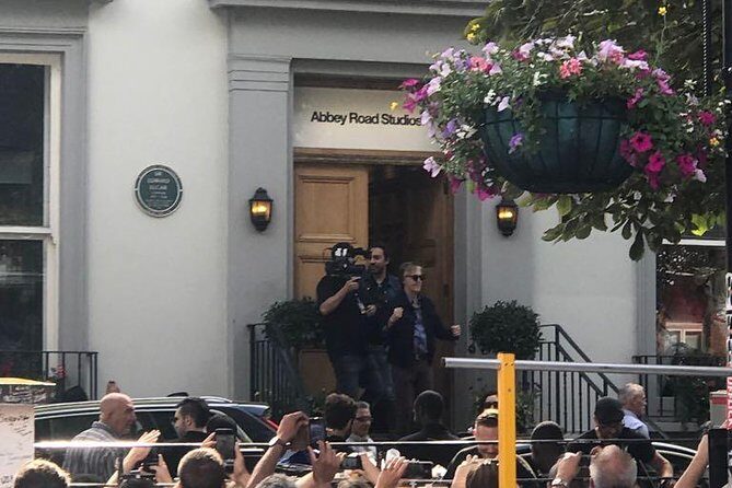 Beatles Fab 4 London Taxi Tour - Abbey Road film locations and the “spot that scene” effect