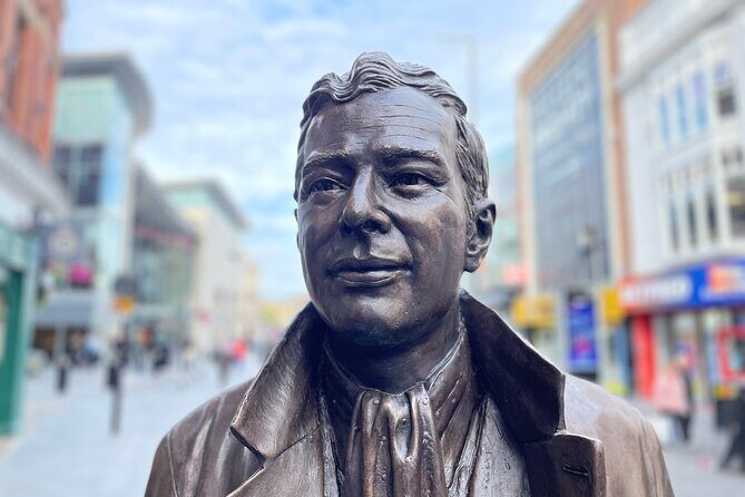 Beatles Guided Walking Tour in Liverpool - Stop 0 by the waterfront: the museum area and the mood of Liverpool