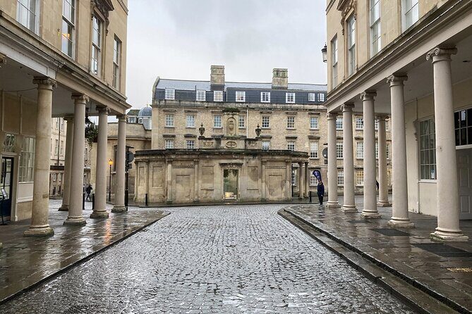 Best of Bath Walking Tours - Georgian Tour - Starting in Bath Abbey: where the day’s timeline clicks