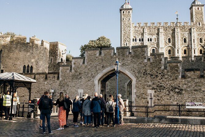Best of London Tour - Crown Jewels, River Cruise & History Walk - White Tower and the armory: armor with direct royal ties