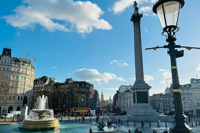 Best of London Tour: Tower of London and Churchill War Rooms - Meeting point at Tower Hill: the day starts easy