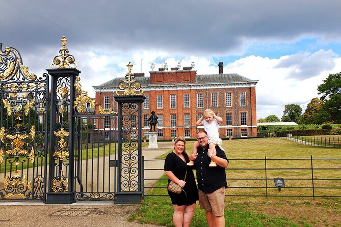 Billy's Black Cab Tour of London - Mayfair, Pop Culture Notes, and a ‘Little America’ Moment