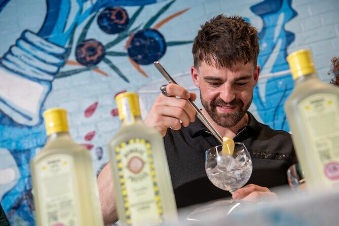 Bombay Sapphire Gin Distillery Tour and Cocktail - Your arrival moment: courtyard vibes and a self-serve G&T