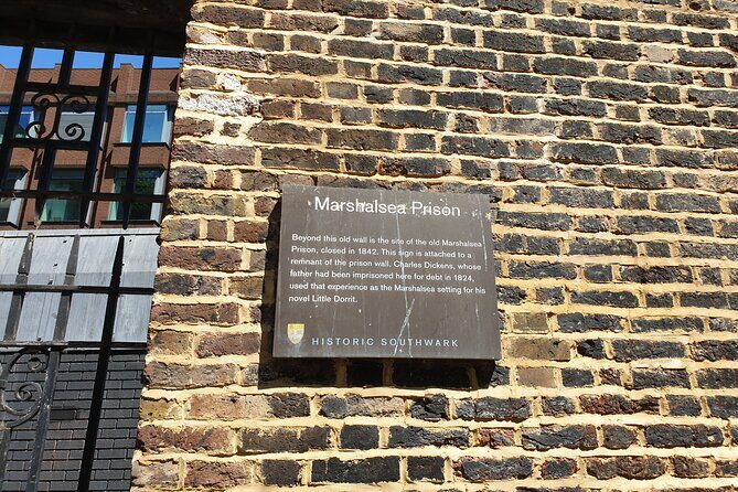 Booze, Brothels & The Bard: A Walking Tour of London's Bawdy Borough - Hop Exchange and George: beer trade and galleried coaching life