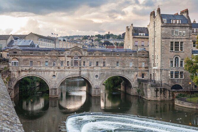 Bridgerton’s Filming Locations in Bath Audio Guide - Cafés, hidden modern touches, and Bath’s “in-between” vibe