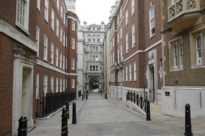 Bridget Jones Walking Tour of Locations - London’s 12+ film locations across four movies