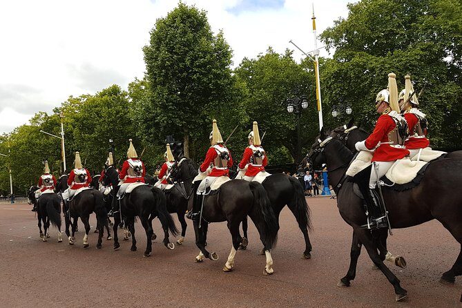 British Royalty Walking Tour & Visit the Tower of London - Guides and pacing: why timing and humor matter