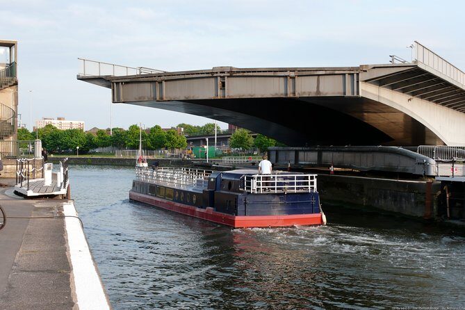 Brunel’s Bristol: A Self-Guided Tour from SS Great Britain to Clifton Bridge - Lloyds Amphitheatre start: get your bearings before you move