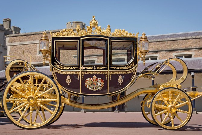 Buckingham Palace: Admission ticket to The Royal Mews - Horse viewing reality: when you might spot Windsor Grey’s and Cleveland Bays