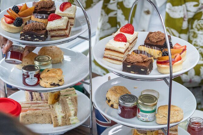 Buckingham Palace & Afternoon Tea Sightseeing Tour with PG Tips - Key things to know before you go