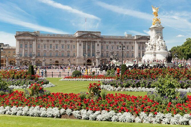 Buckingham Palace Entrance Ticket & Changing of the Guard Tour - What to look for in the State Rooms (so it doesn’t feel like chaos)