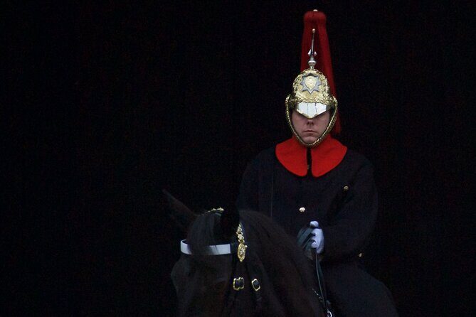 Buckingham Palace Visit & Changing of the Guard Walking Tour - Pacing, Shoes, Water, and the No-Breaks Reality