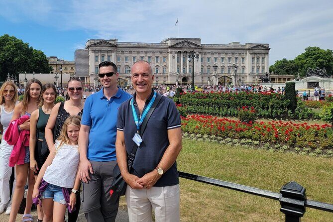 Buckingham Palace: Walking Tour with Entry & Audio Guide - Inside Buckingham Palace: using the audio guide like a local