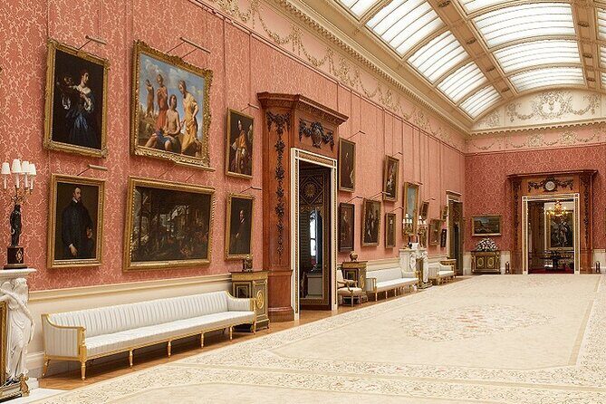 Buckingham Palace: Walking Tour with Entry & Audio Guide - Guides you might meet: what “great guide” looks like here