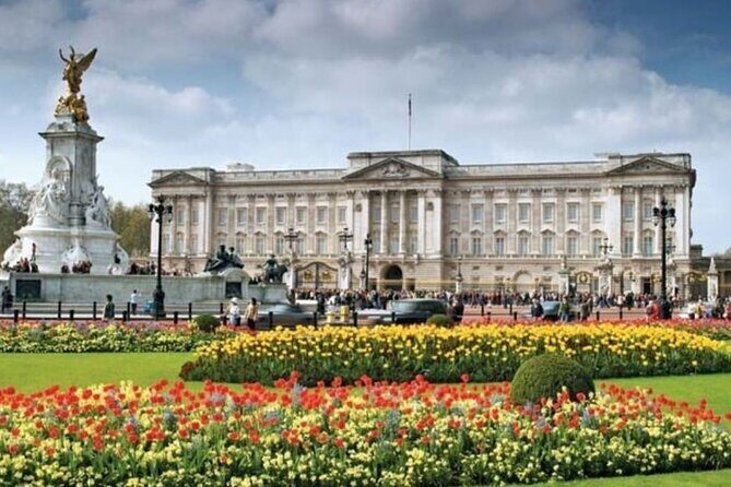 Buckingham Palace & Westminster Guided Walking Tour - Trafalgar Square and the Mall: Where Ceremony Meets City Life